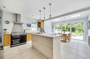 Kitchen diner angle 1- click for photo gallery